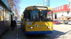 Троллейбус Екатеринбурга ЗиУ-682Г [Г00] №186 маршрут 6 на остановке "Федерация профсоюзов"