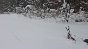 Откапываю мотоцикл на гусенице yeti.express по глубокому снегу. Часть 2