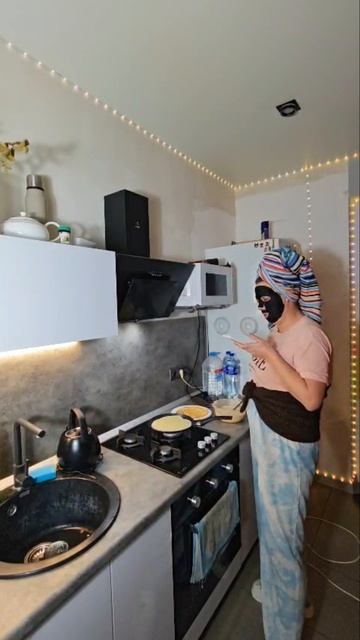 Думаете, риэлтор — это показы по расписанию?
Пеку блины.Маска. Полотенце. Домашний режим.😁
Звонок: Думаете, риэлтор — это показы по расписанию?
Пеку блины.Маска. Полотенце. Домашний режим.😁
Звонок: