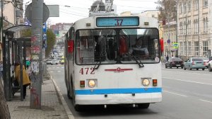 Троллейбус Екатеринбурга ЗиУ-682В [В00] борт. №472 маршрут 37 на остановке «Гостиница Центральная»