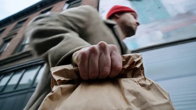 Генерация видео по текстовому описанию. Динамичный трекинг-кадр