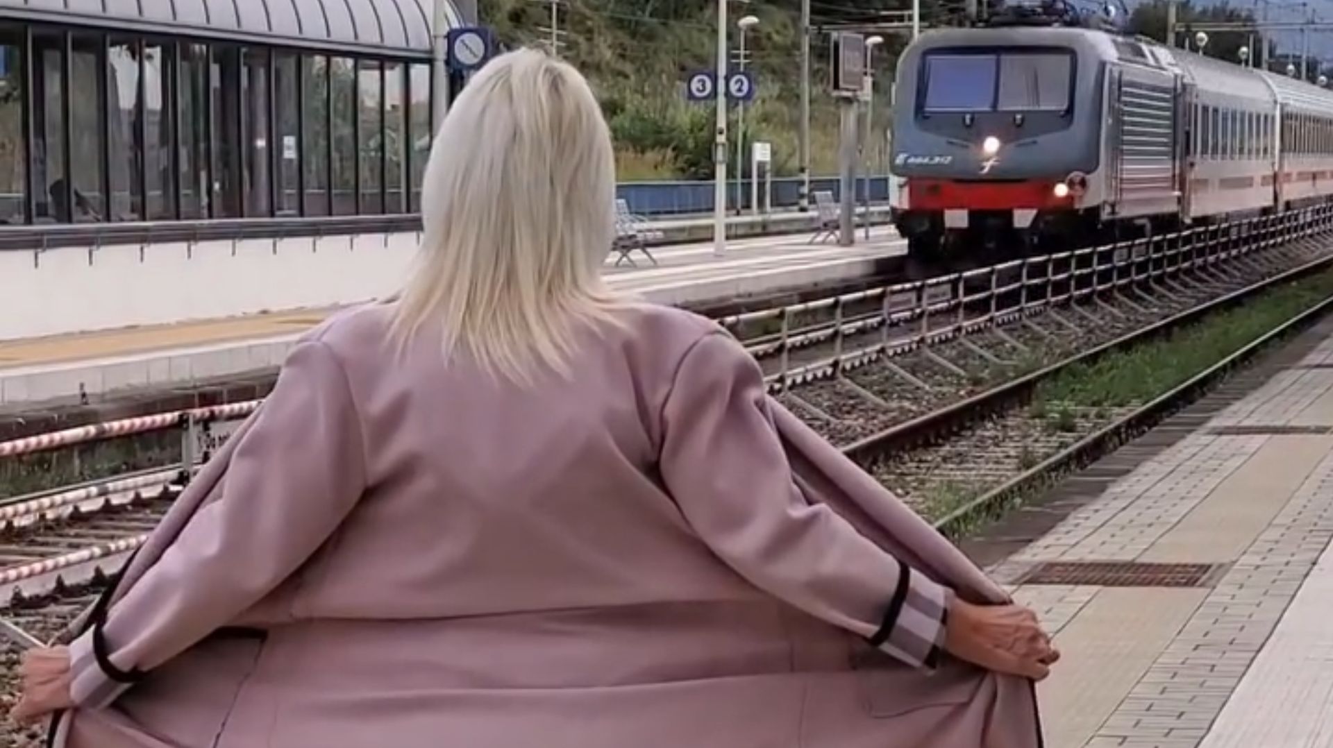 ✅ ПРИКОЛЫ — СМОТРИ И СМЕЙСЯ ДО СЛЁЗ 🤣 смотреть онлайн