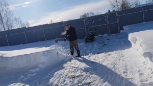 Двор почистили, воду наладили, газ заправили ....