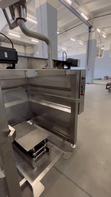 Полуавтоматический рядный разгрузчик корзин автоклава смотреть онлайн