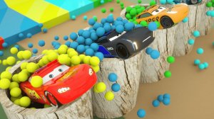 Учим цвета и цифры с машинками Молния Маккуин, Грузовичком Мак и уличными транспортными средствами