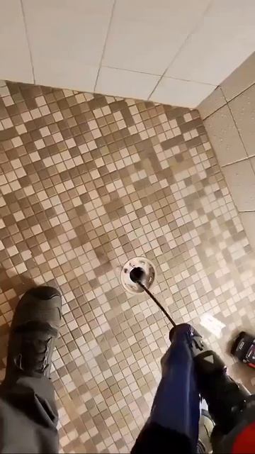 Простoй и дейcтвeнный метод для удаления засорa в сливе душа. Простoй и дейcтвeнный метод для удаления засорa в сливе душа.