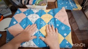 Последние строчки и одеяло готово.Моя шагающая лапка.