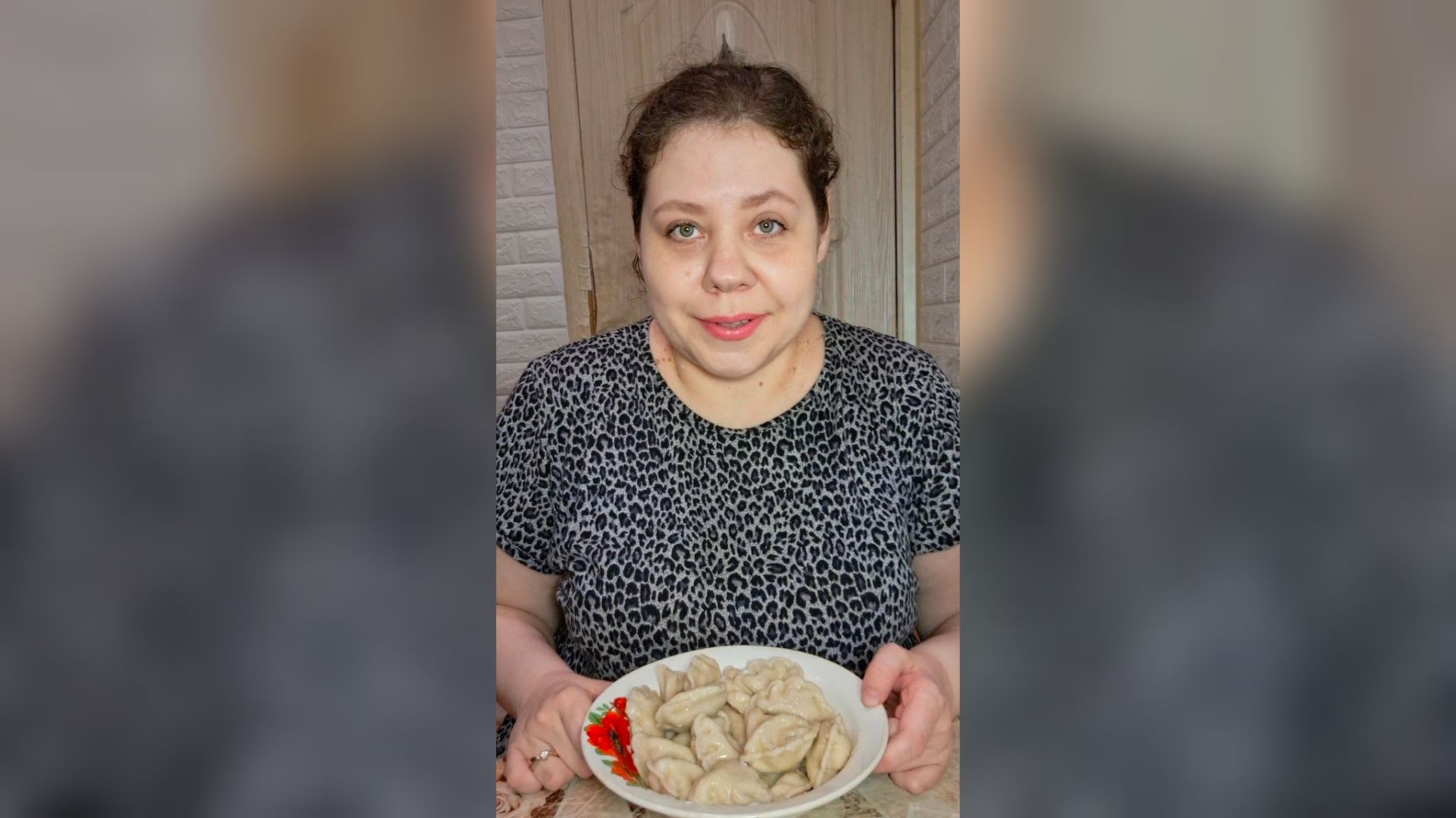 Мукбанг Вареники с творогом/Старик платил ей. Ни стыда, ни совести смотреть онлайн