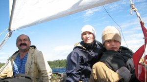 ОНЕГА - НА КАТАМАРАНЕ ПОД ПАРУСОМ! 2007-й" 2 серия: «Сборка катамарана в Песчаном, первый переход»