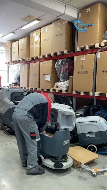 Подготовка поломоечной машины к отгрузке. Распаковка оборудования для уборки. Подготовка поломоечной машины к отгрузке. Распаковка оборудования для уборки.