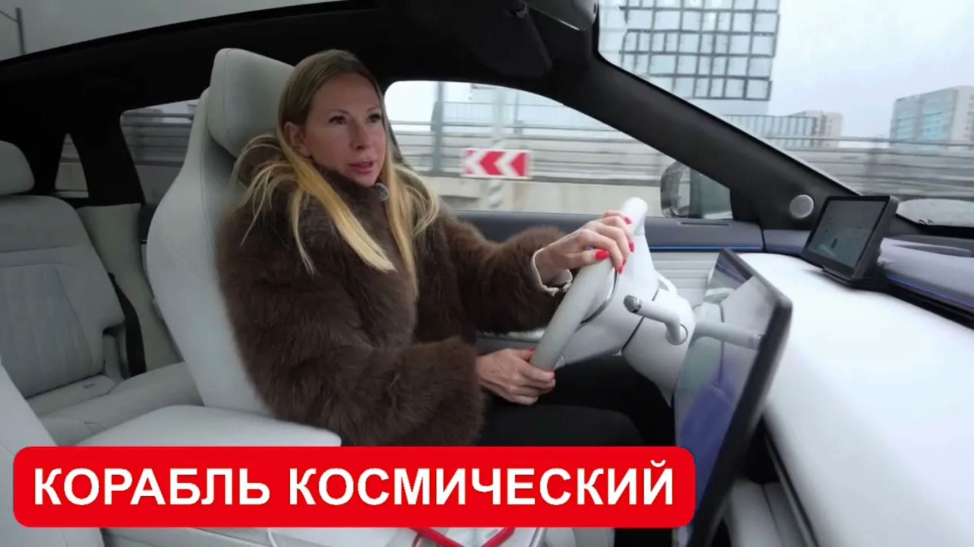 КОРАБЛЬ КОСМИЧЕСКИЙ НИЗКО ЛЕТАЮЩИЙ смотреть онлайн