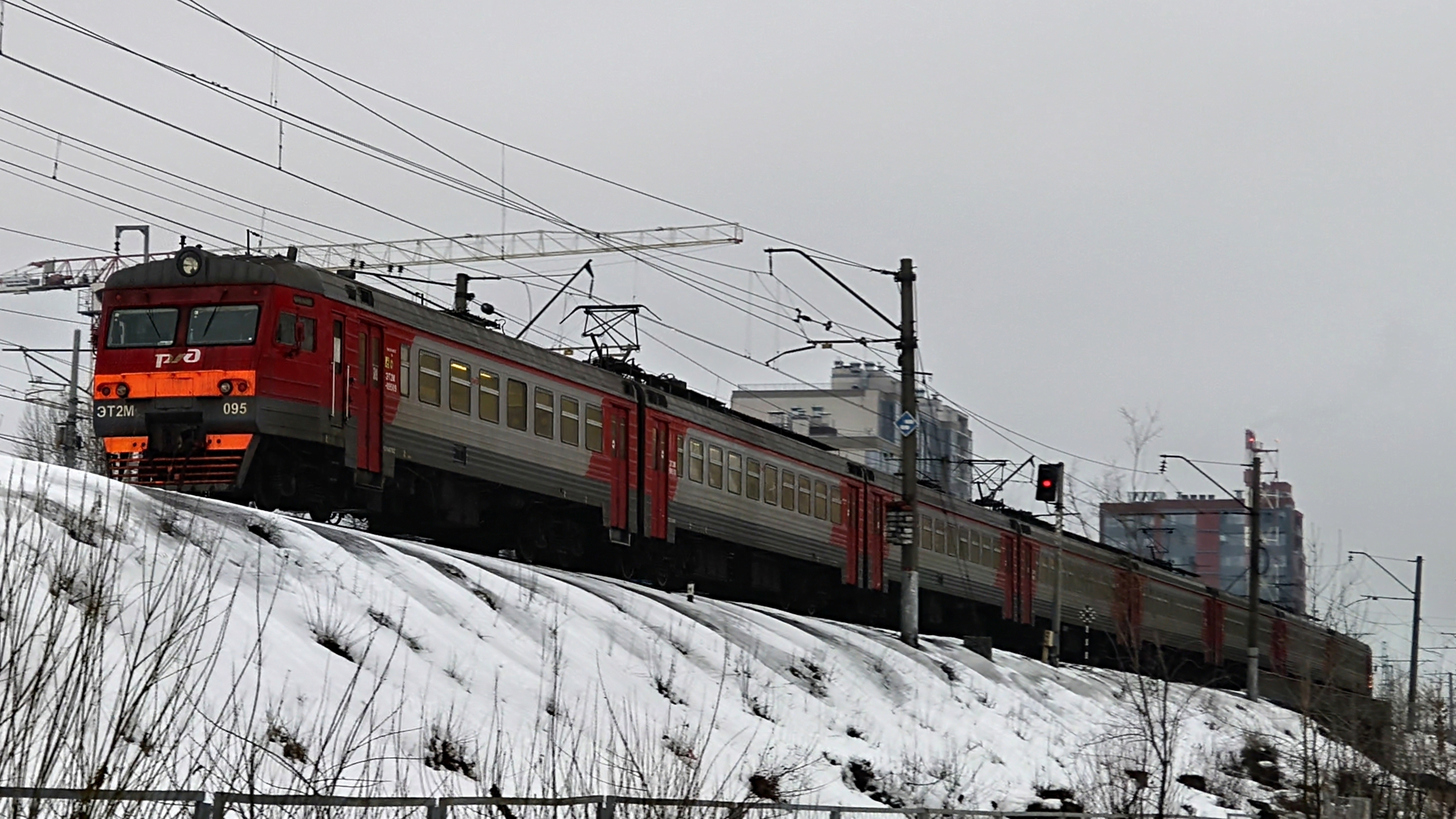 Перегонка ЭТ2М 095 до Ладожского вокзала, на перегоне Финляндский вокзал - Кушелевка, следует