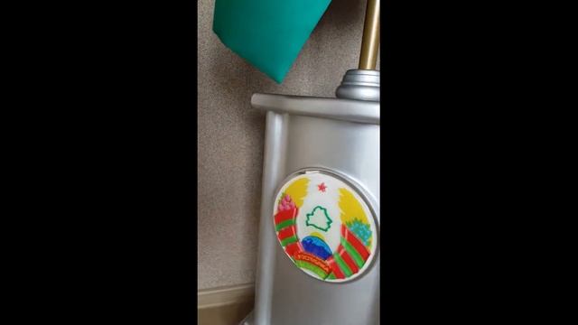 Напольная деревянная тумба для флага