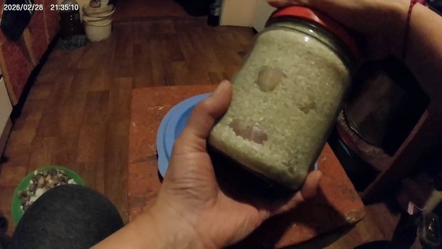 Вот и настало время узнать где чесноку зимой было хорошо.Не переживаем.На ошибках учатся.