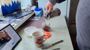 По привычке. Резко нельзя, дело такое.