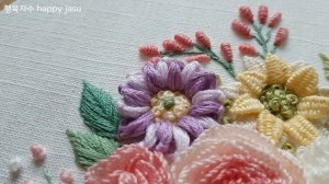 012. Вышивка 3D букетом из живых цветов