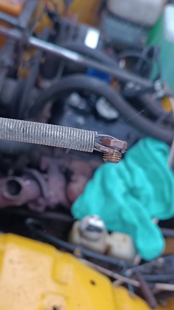 Как поверить в сглаз, порчу и черную магию? Просто начните ремонтировать старый Renault 4f4