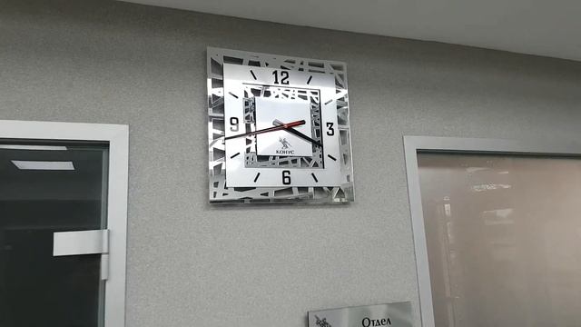 Часы настенные VIP из зеркального акрила