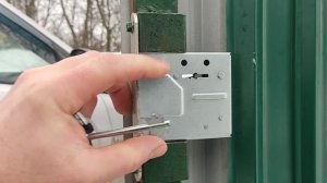 Как установить замок в калитку легко и быстро
