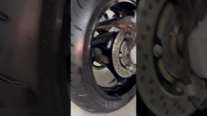 Suzuki GSR600 красный