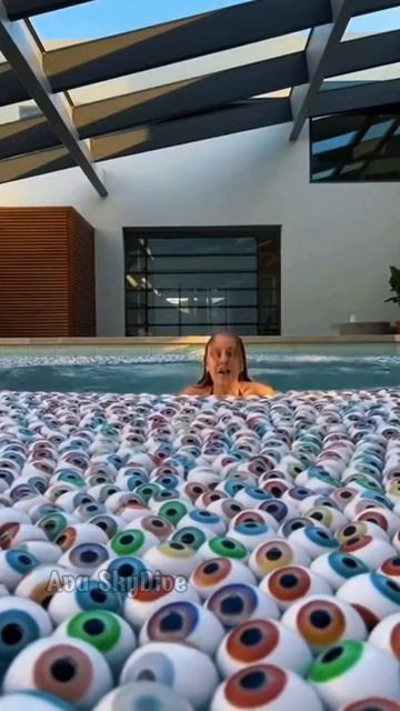 Вода с глазами