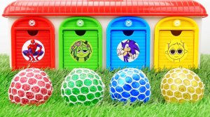 Мультики для детей и малышей. Забавная игра с антистрессами, Учимся помещать в боксы по  цветам.