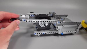 Постройка танка из Лего, стреляющего картами. Building A Card Shooting Lego Tank