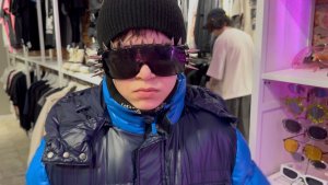 Пошли гулять, зашли по приколу в  4.20 шоп, где одевается молодёжь