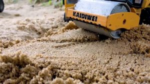 Подборка смешных видео с игрушечными экскаватор самосвал