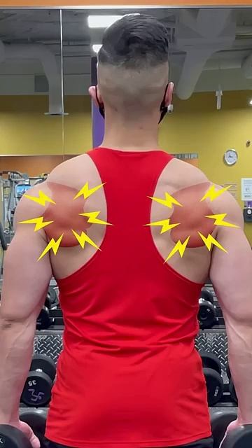 Распространенная ошибка в жиме гантелей плечом