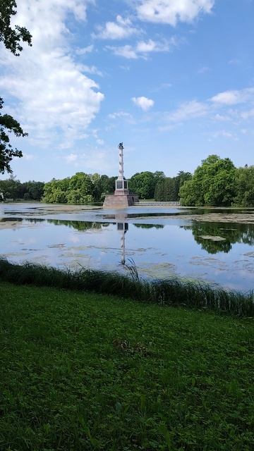 Чесменская колонна. Екатерининский парк. город Пушкн
