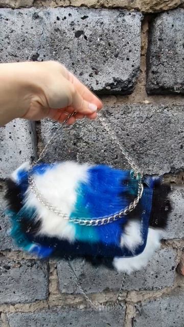 Джинсовая сумка с мехом.