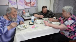 Кушаем вкусные домашние вареники и хвалим маму за её золотые руки ПОДВАЛ ИЛЬИЧА