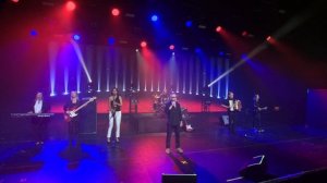 Мальчик пишет письмо