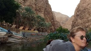 Переплываем речку на лодке!Мимо лотосов!