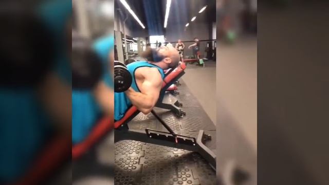 Сгибания рук с гантелями лёжа на скамье 45°