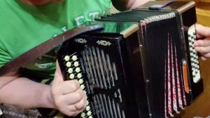 80 лет! за 10 дней освоил гармонь дедушка учится играть на гармони по урокам 3 аккорда 300 песен