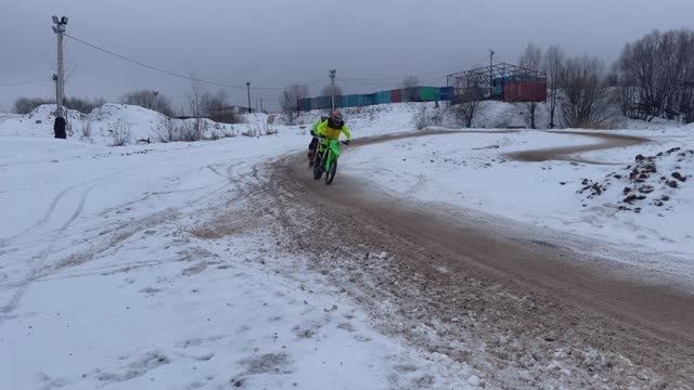 Школа мотокросса ZRT Тренировка поворотов смотреть онлайн