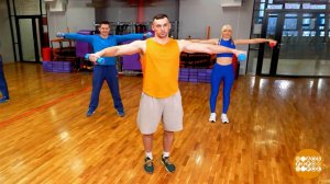 Фитнес-разминка: тренируем плечи. Доброе утро. Суббота. Фрагмент выпуска от 28.02.2026