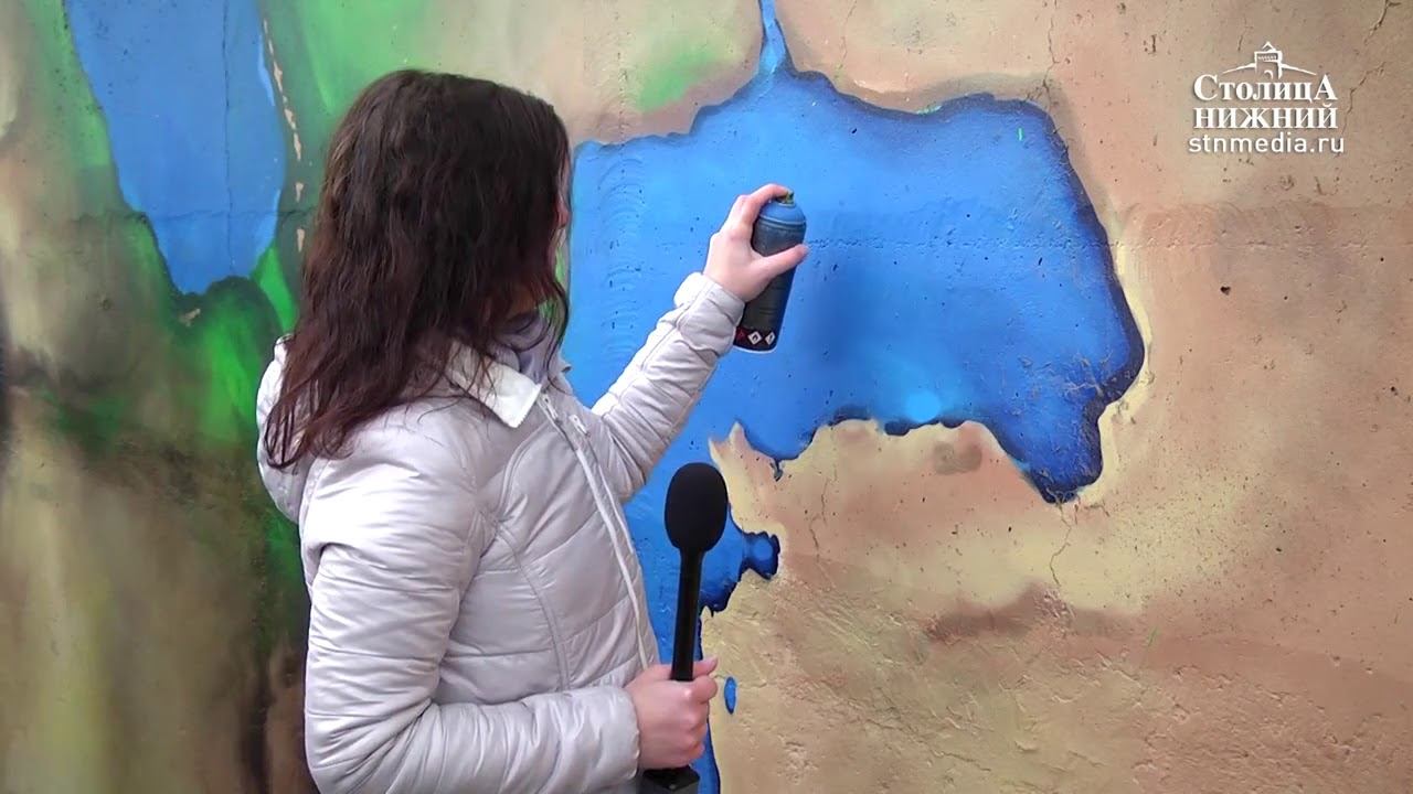 Нижегородские уличные художники украсили граффити подпорную стенку метромоста