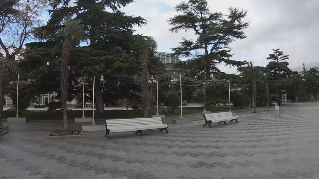 Приехали в Ялту и ОБАЛДЕЛИ... Где все люди?! Пустая набережная главного курорта КРЫМА.