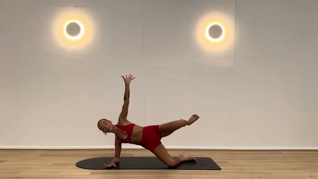 Pilates by Izzy 40 MINUTE FULL BODY POWER PILATES WORK OUT At Home Mat Pilates Workout смотреть онлайн