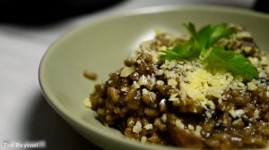 Рис, куриный бульон, сыр. Ризотто с грибами.