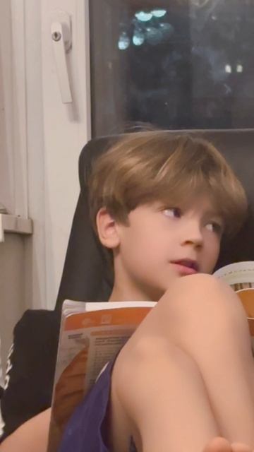 Сыночка делает уроки