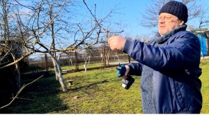 1084 Сегодня устроили Субботник.Соседи тоже подключились.Вот так и живём в станице.