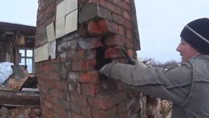 КЛАД В ДЫМОХОДЕ ПЕЧКИ! ТЫСЯЧА МОНЕТ! ВОТ ТАК РАЗОБРАЛИ ДОМИК!