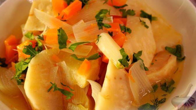 СЕЛЬДЕРЕЙ, ТУШЕННЫЙ С АПЕЛЬСИНОМ