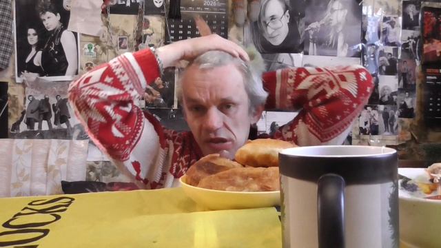 мукбанг пирожки с печенью суп с курицей и чай