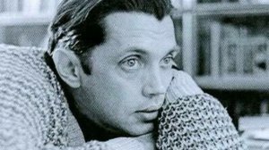 Всё начинается с любви 
Роберт Рождественский 
идея КА, исполнение ИИ