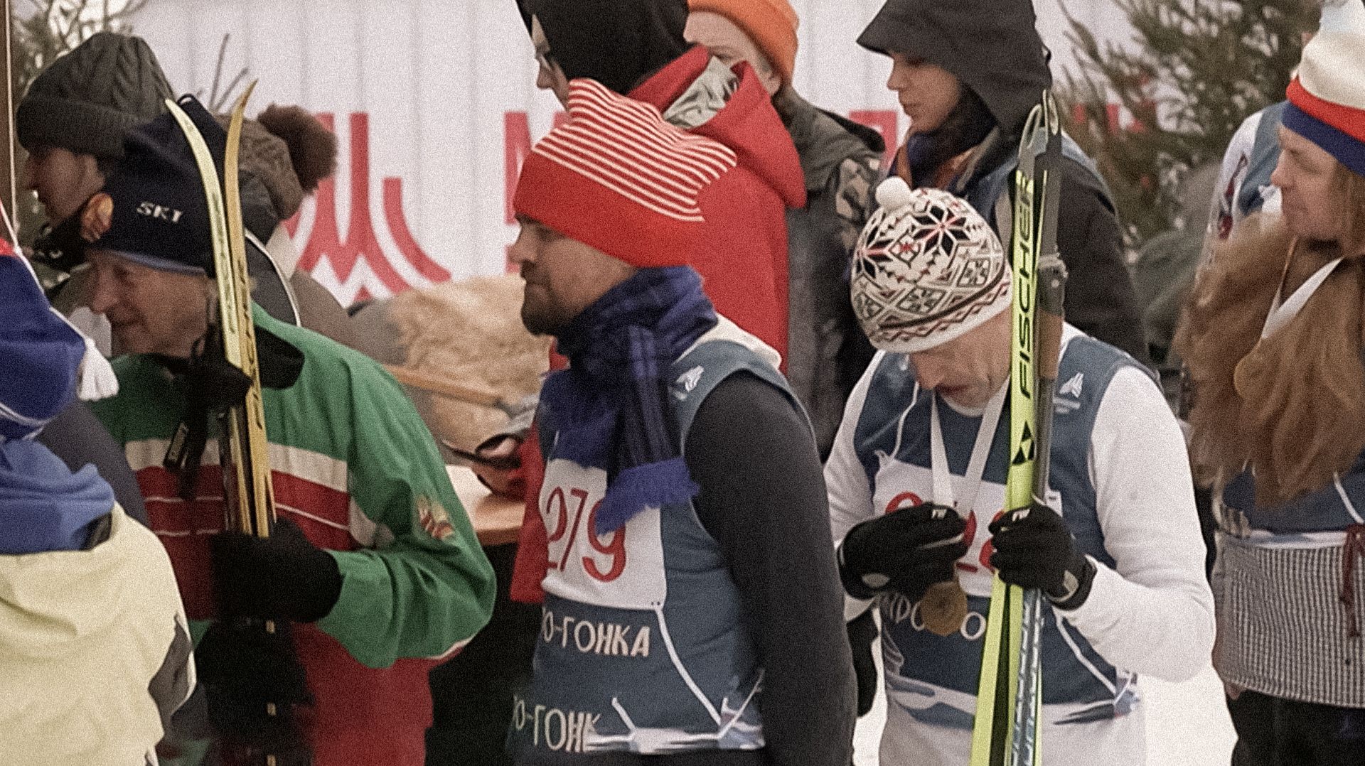 Лыжная гонка в стиле ретро прошла в «Лужниках» смотреть онлайн